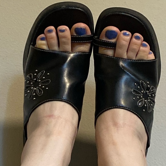 MGD Platform Sandals - Picture 2 of 4